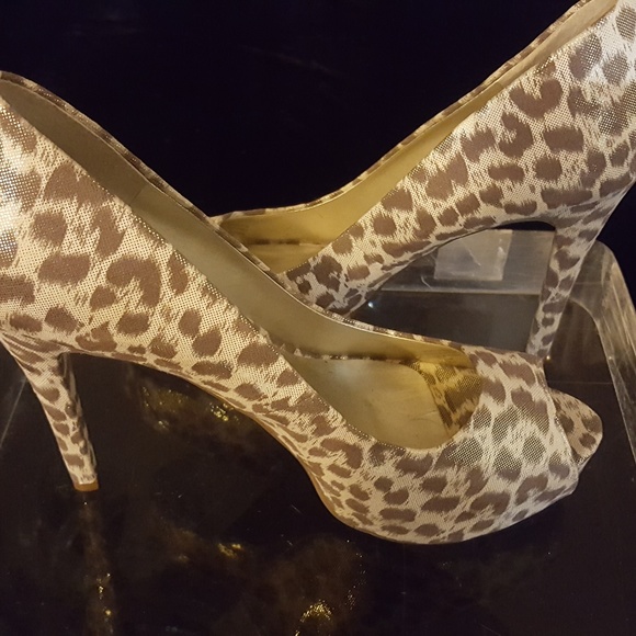 Guess Shoes - ⬇️FINAL SALE!! GUESS LEOPARD PRINT HEELS!